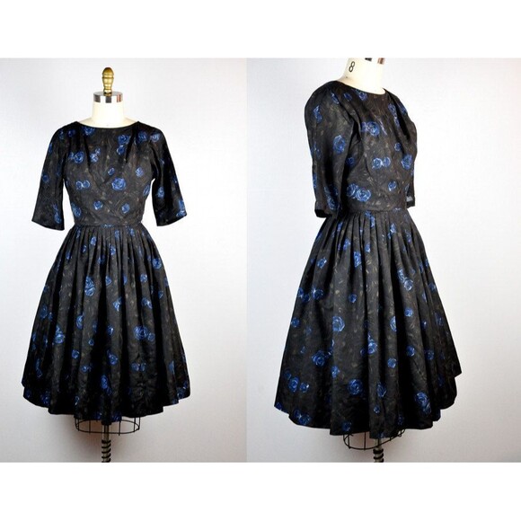 50s Novelty Print BLUE ROSES Dress - Pleated Full Skirt Dress - Bombshell S M - Picture 1 of 5